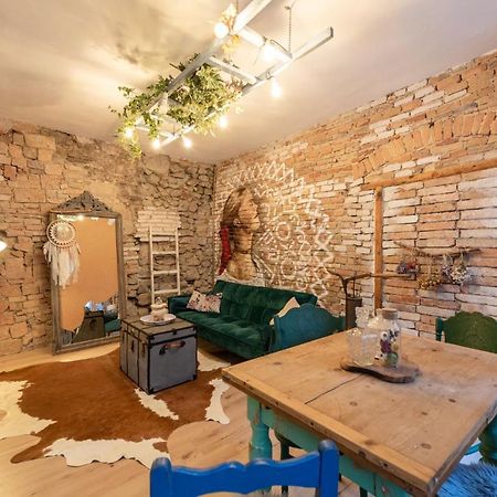 Accommodation At The Folklore Apartment Bratislava Ngoại thất bức ảnh