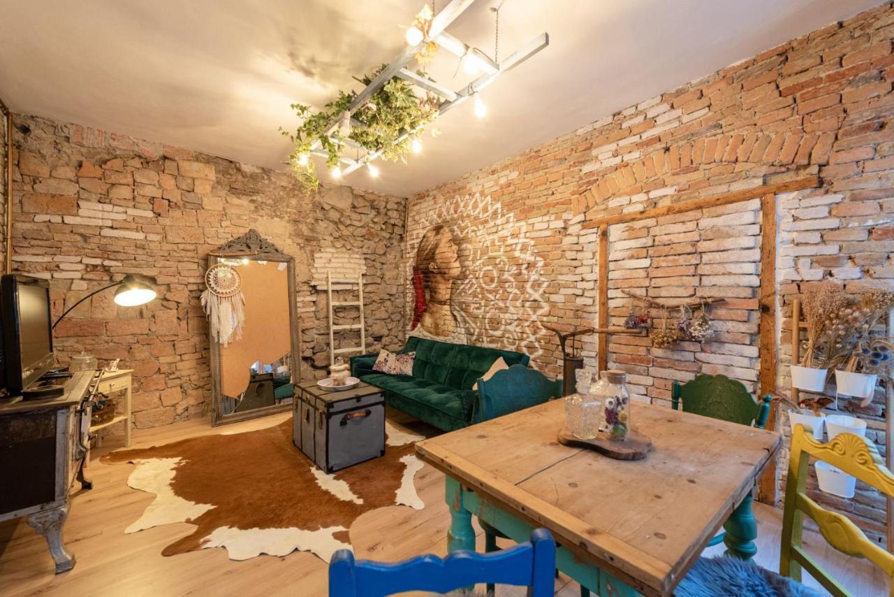 Accommodation At The Folklore Apartment Bratislava Ngoại thất bức ảnh