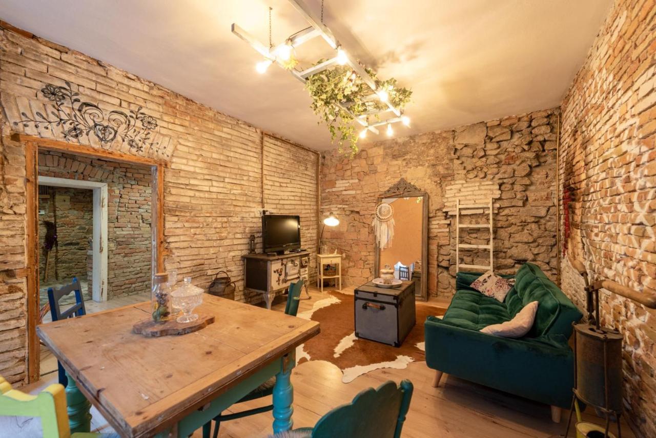 Accommodation At The Folklore Apartment Bratislava Ngoại thất bức ảnh