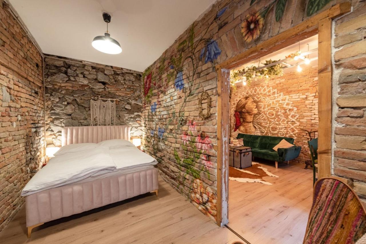 Accommodation At The Folklore Apartment Bratislava Ngoại thất bức ảnh