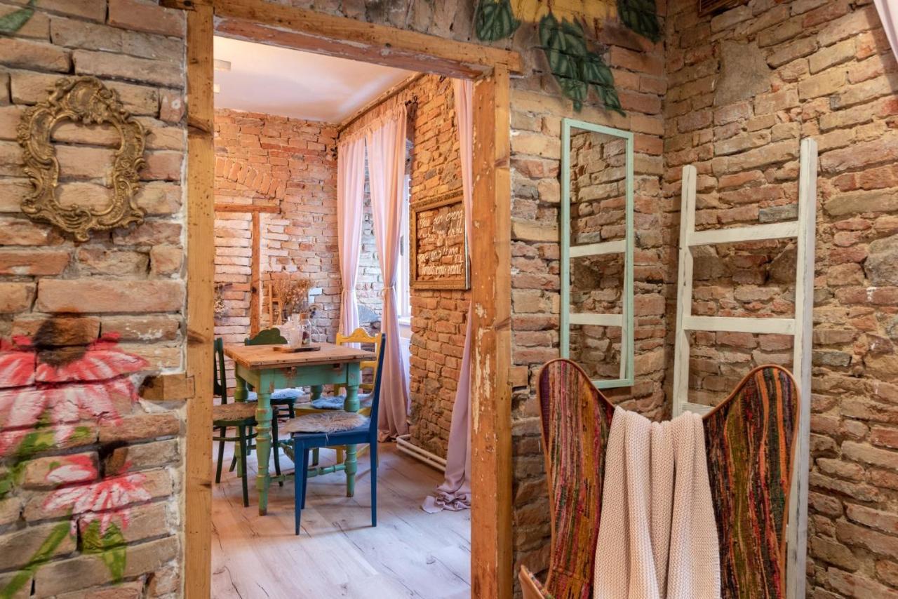 Accommodation At The Folklore Apartment Bratislava Ngoại thất bức ảnh